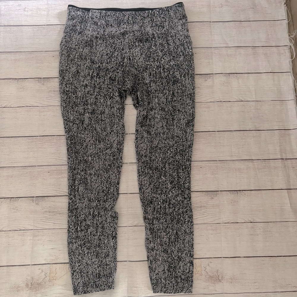 LULULEMON Run On Tight 25” Size 8